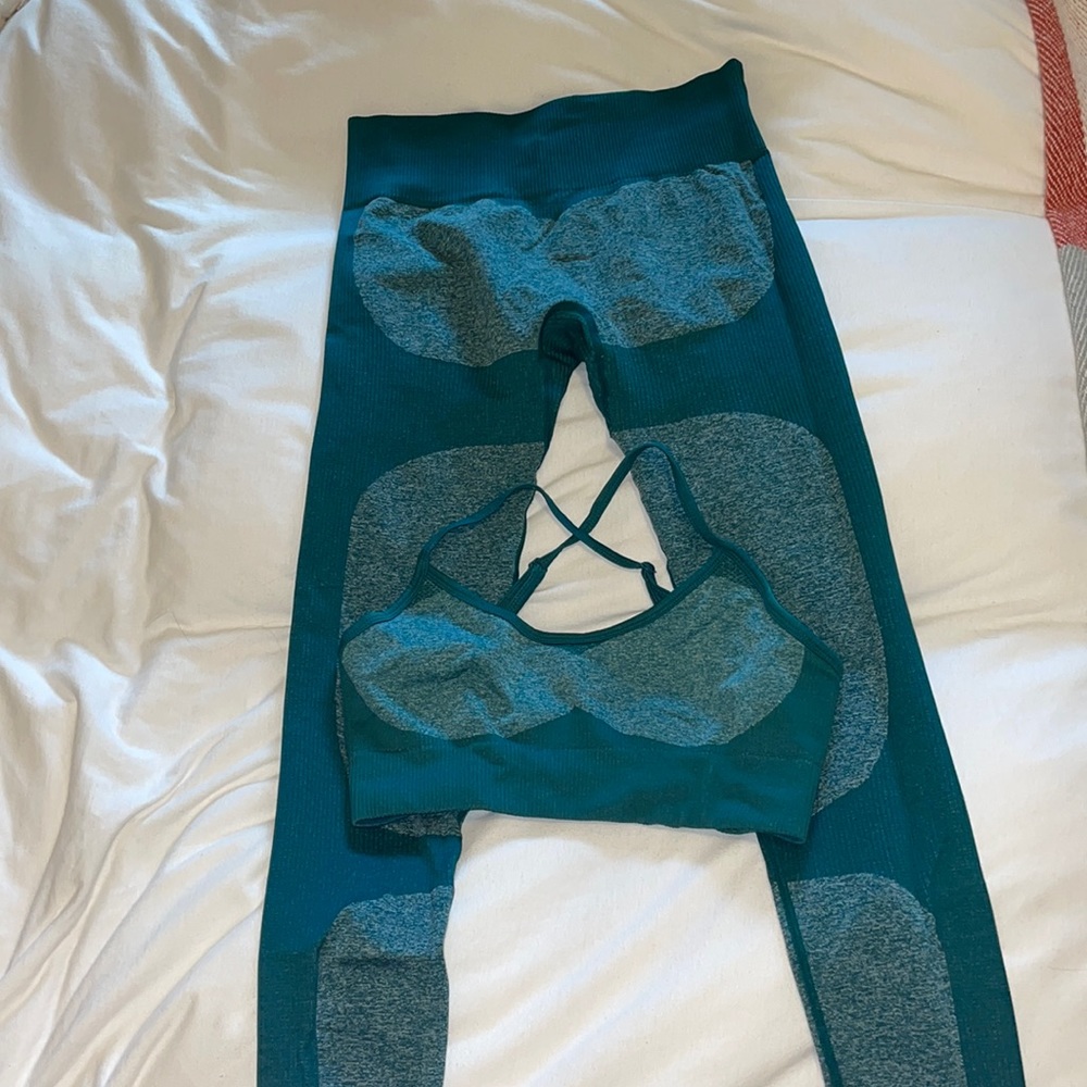 Matching set leggings and bra